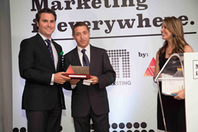 Los directivos de Sesderma, empresa asociada a AINIA Centro Tecnológico, recogiendo el premio recibido