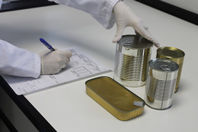 Análisis en los laboratorios de control de AINIA de un envase lata de conservas