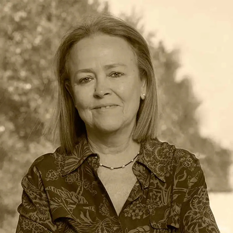 Araceli Ciscar Araceli Ciscar. Foto de perfil en sepia