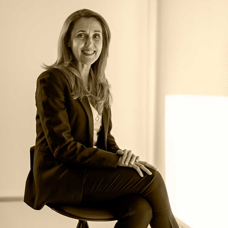 Teresa Cercós Teresa Cercós. Foto de perfil en acabado sepia