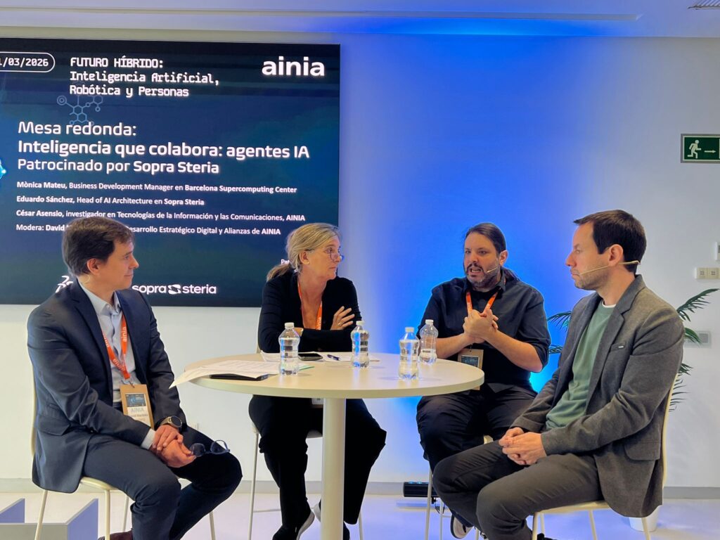 Participantes en la jornada sobre inteligencia artificial, robótica y datos aplicada a la innovación industrial celebrada en AINIA