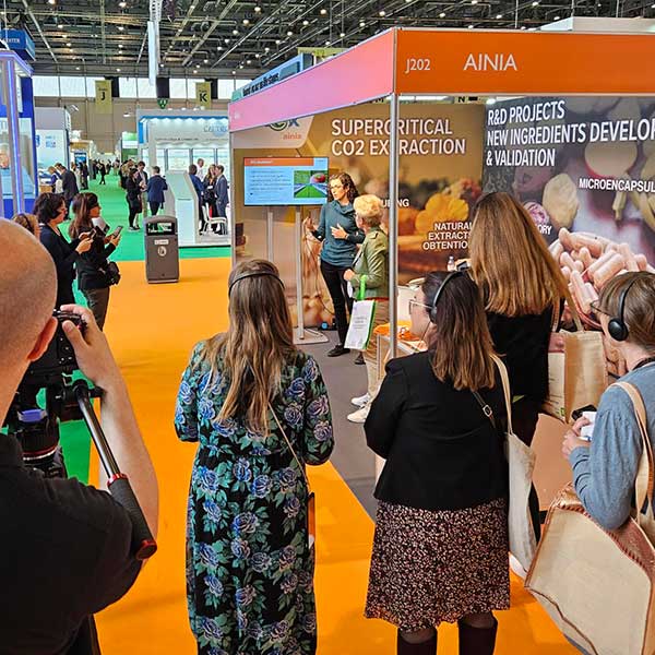 AINIA exponiendo en stand de ferias